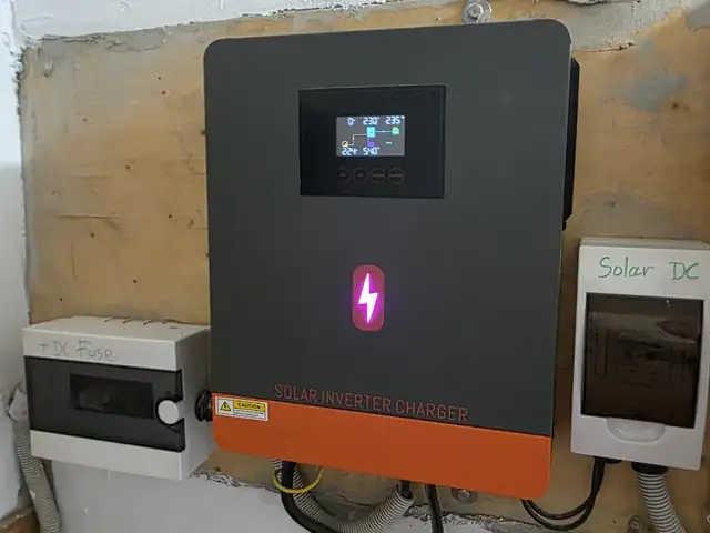 Solar systems hybrid inverters+ 25 batteries in top condition vs new, Larnaca — Kofinou - 4