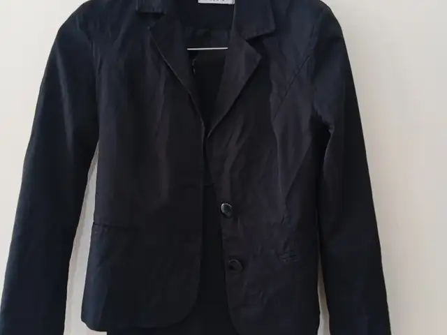 Black 2-Piece Suit, Επαρχία Λεμεσού — Άγιος Αθανάσιος
