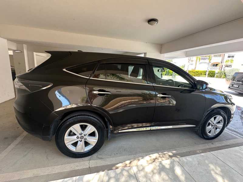 2017 Toyota Harrier 2,0L 2017 Cyprus