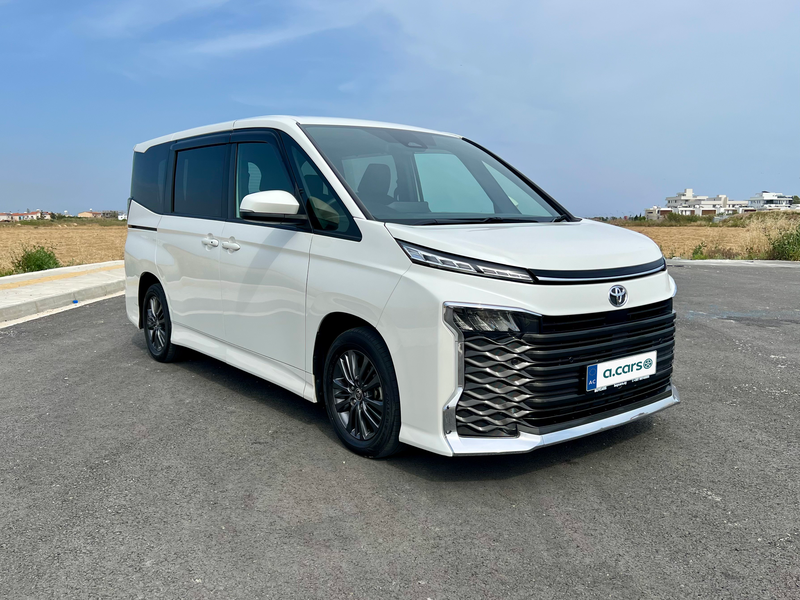 Toyota Voxy 2,0L 2023