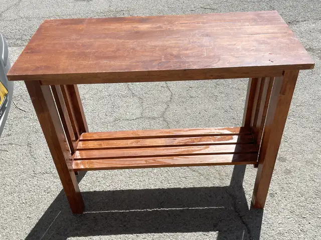 Side table, Επαρχία Λάρνακας — Λάρνακα - Φοινικούδες