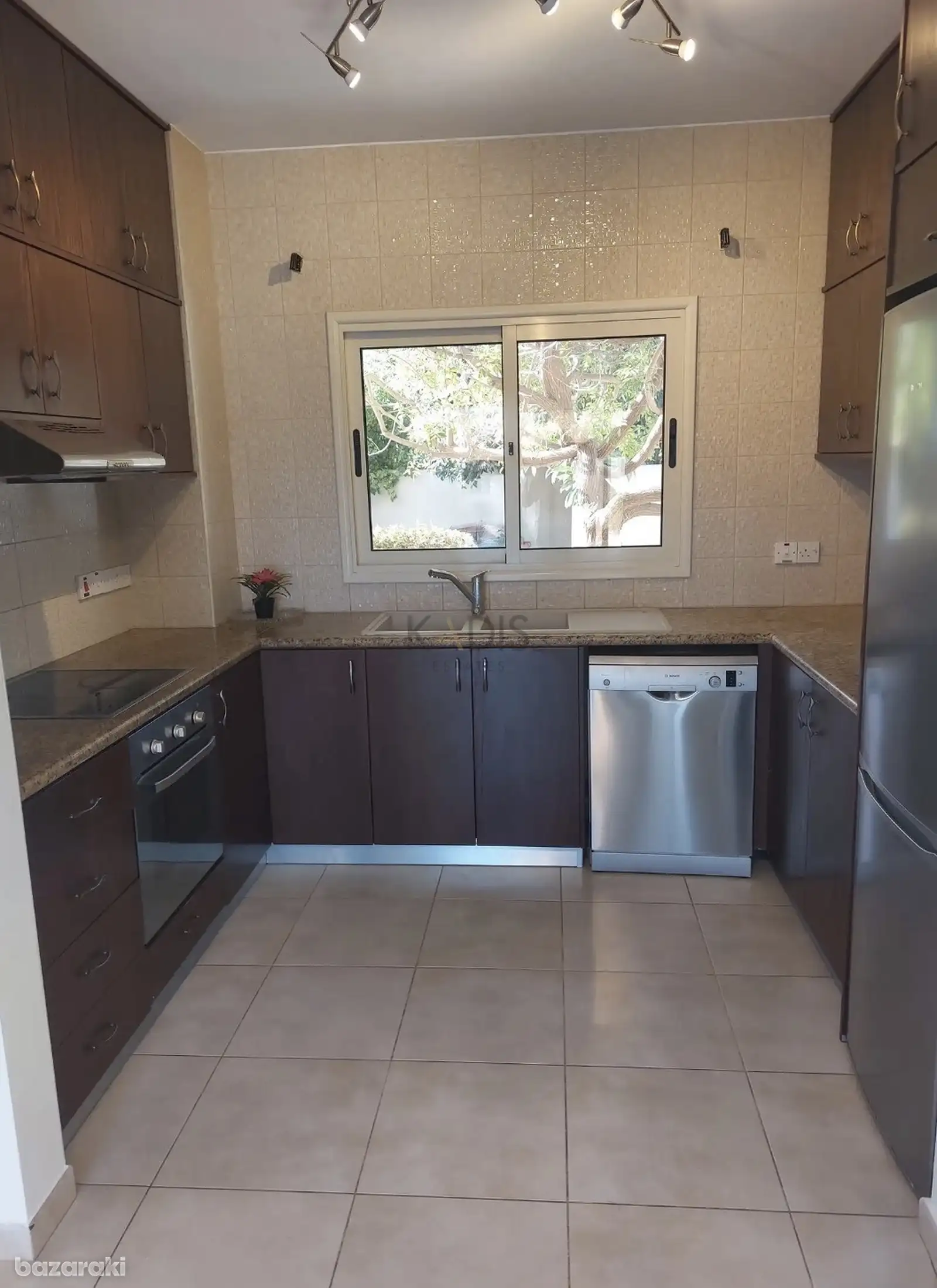 House, 3 bedrooms — 6