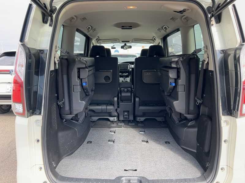 2022 Nissan Serena 2,0L 2022 Cyprus