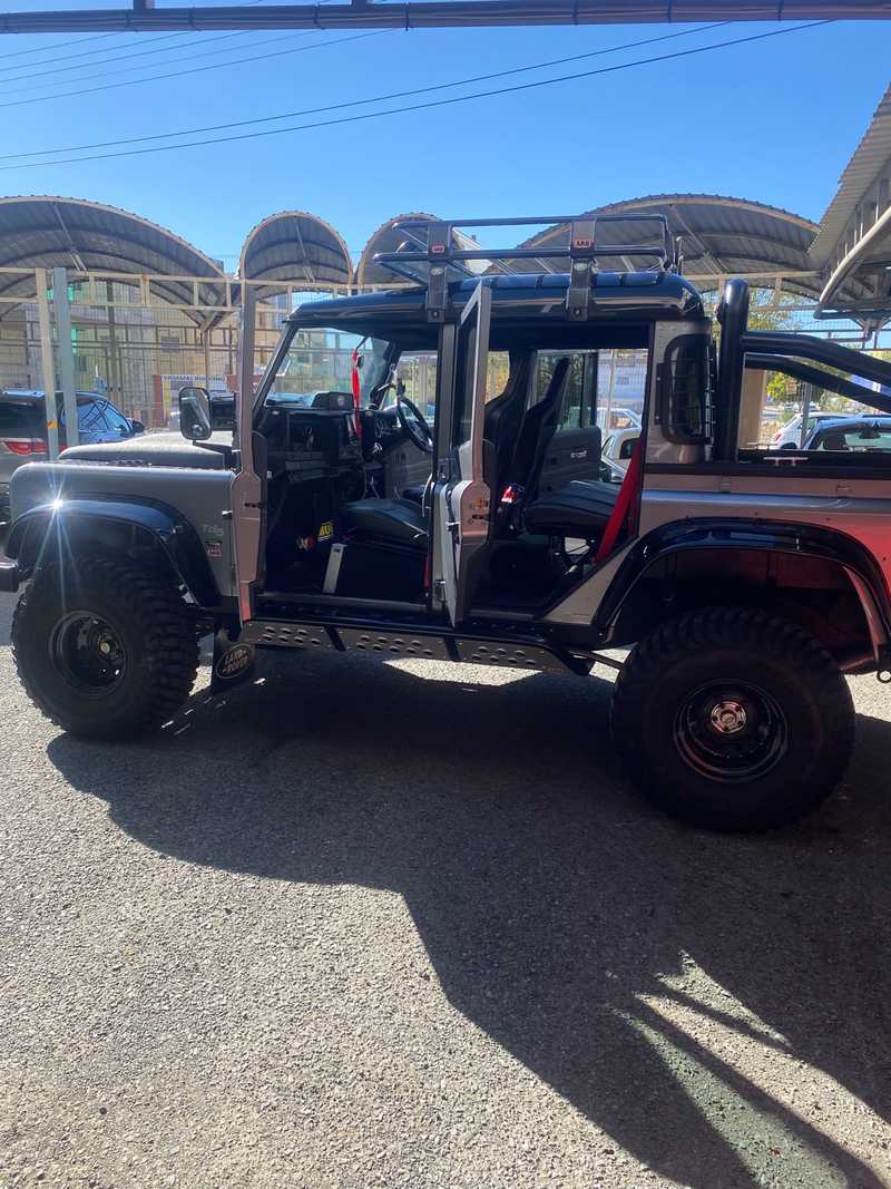 2004 Land Rover Defender 2,5L 2004 Cyprus