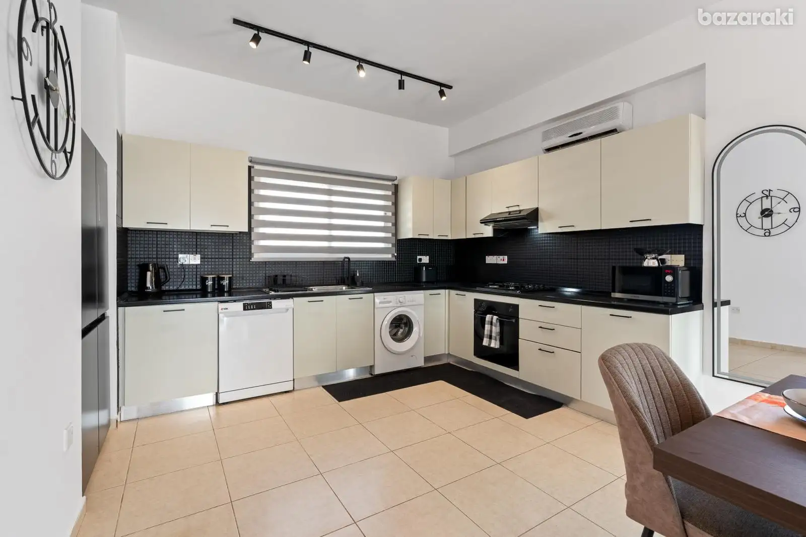House, 4 bedrooms — 10