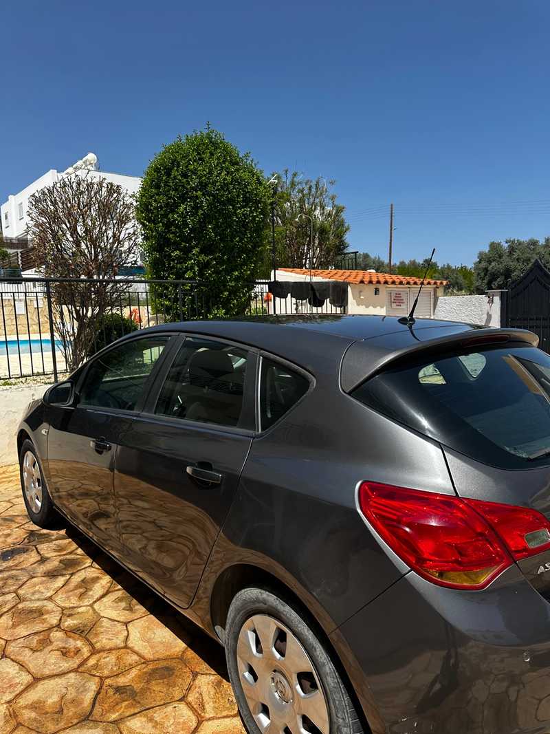 2010 Opel, Vauxhall Astra 1,6L 2010 Cyprus