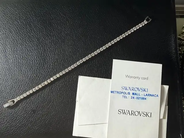 Swarovski bracelet, Larnaca — Meneou