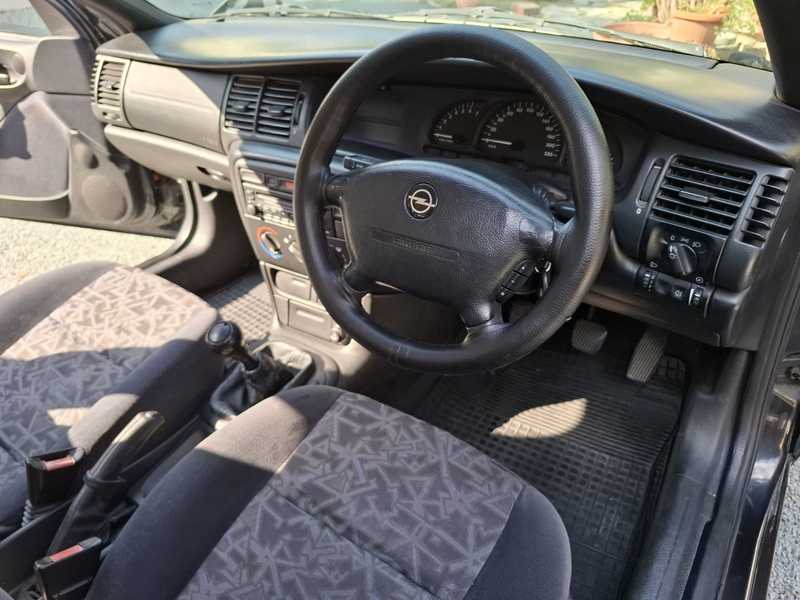 1996 Opel, Vauxhall Vectra 1,6L 1996 Cyprus