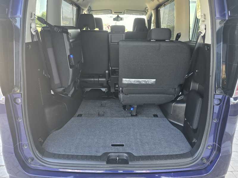 2021 Nissan Serena 2,0L 2021 Cyprus