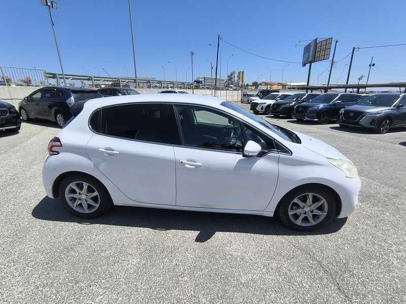 2015 Peugeot 208 1,4L 2015 Cyprus