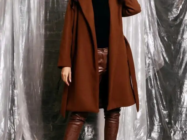 New brown coat, Larnaca — Drosia