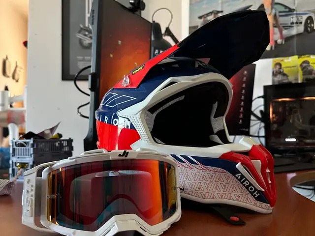 Airoh strycker + just1 nerve goggles motocross helmet, Nicosia — Agios Dometios - Agios Georgios