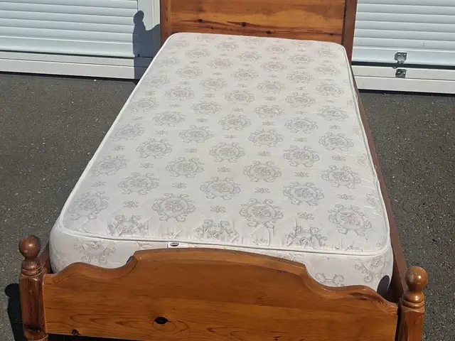 Single bed with mattress, Επαρχία Λεμεσού — Λεμεσός - Ομόνοια