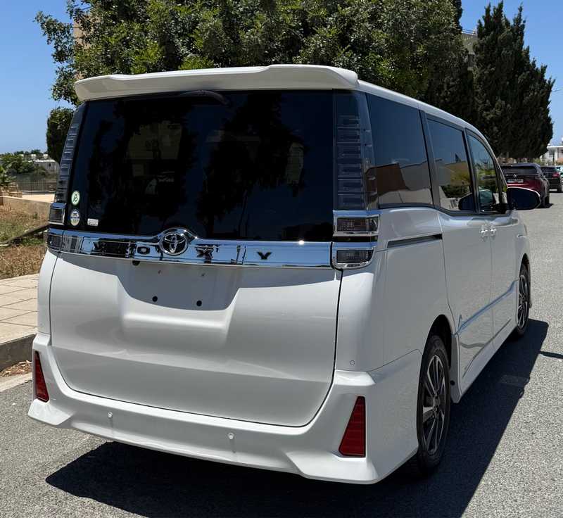 2021 Toyota Voxy 2,0L 2021 Cyprus