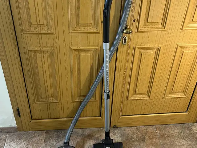 Philips powerpro compact bagless vacuum cleaner 1800w with attachments worth 200, Επαρχία Λεμεσού — Άγιος Αθανάσιος