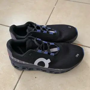 On cloudmonster trainers, Επαρχία Λάρνακας — Λάρνακα - Φοινικούδες