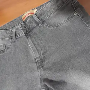 Jeans, Επαρχία Λεμεσού — Λεμεσός - Αγία Ζώνη