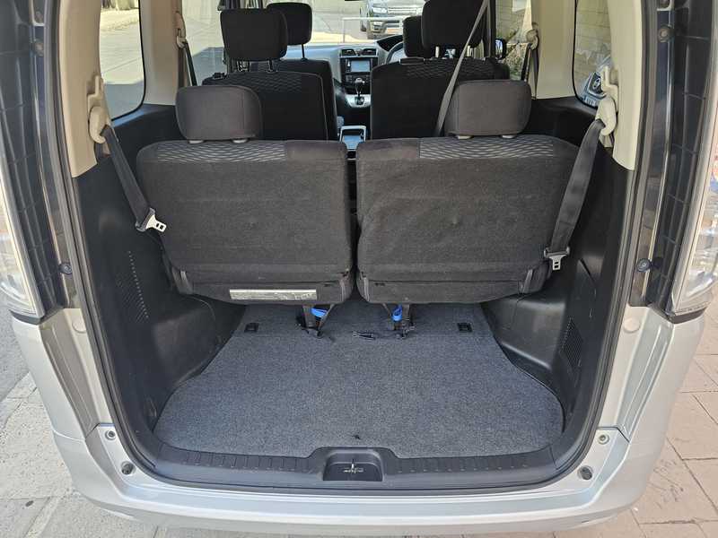 2016 Nissan Serena 2,0L 2016 Cyprus