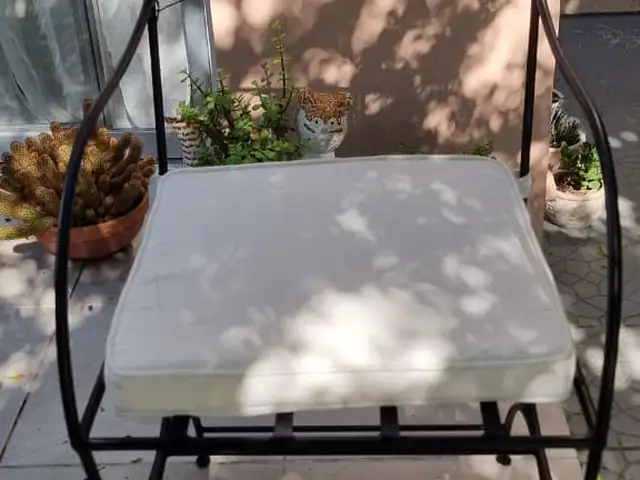 Δύο καρέκλες κήπου - two garden chairs, Επαρχία Λευκωσίας — Έγκωμη - Μακεδονίτισσα