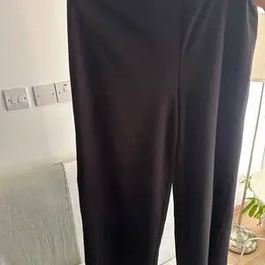 Black pants, Nicosia — Aglantzia