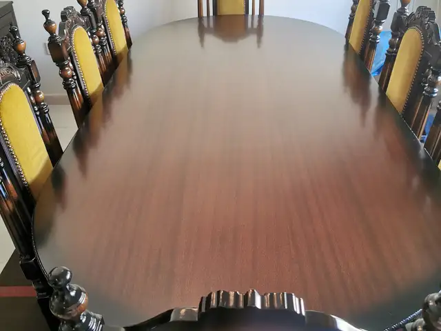 Classic wooden dining table with 8 chairs - κλασικό ξύλινο τραπέζι τραπεζαρίας μ, Επαρχία Λεμεσού — Λεμεσός - Αγία Φύλα