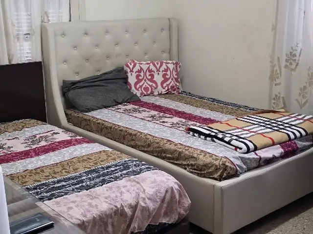 Roommate, Επαρχία Λάρνακας — Αραδίππου - Απόστολος Λουκάς