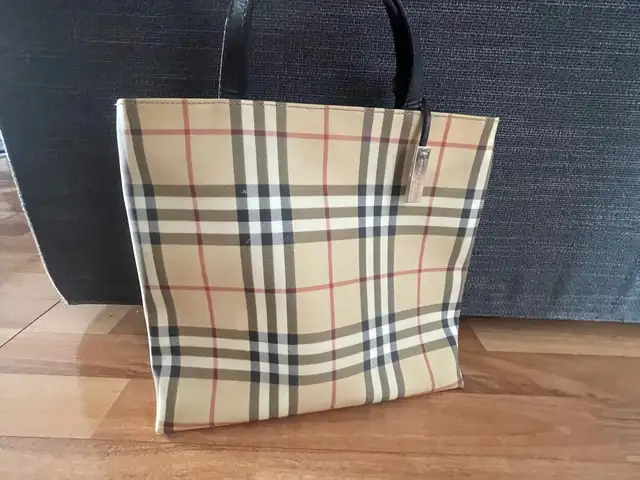 Τσάντα burberry original μεταχειρισμένη, Nicosia — Strovolos - Chryseleousa