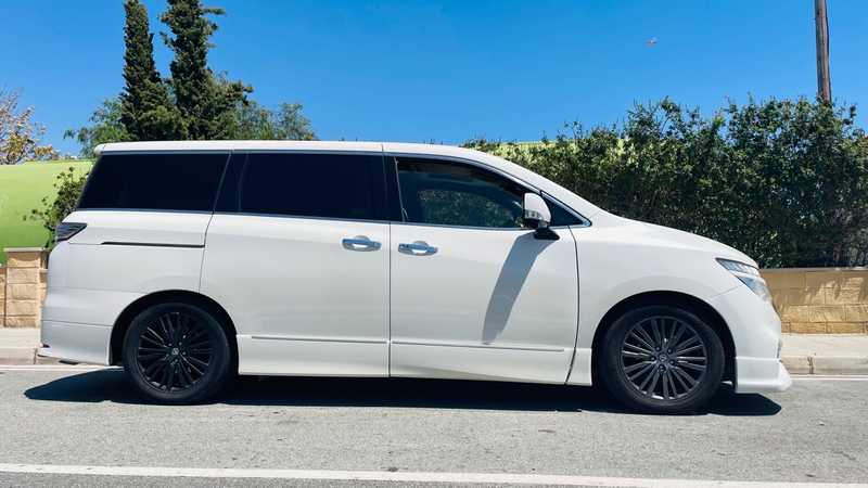 2015 Nissan Elgrand 2,5L 2015 Cyprus