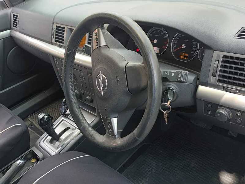2004 Opel, Vauxhall Vectra 2,2L 2004 Cyprus