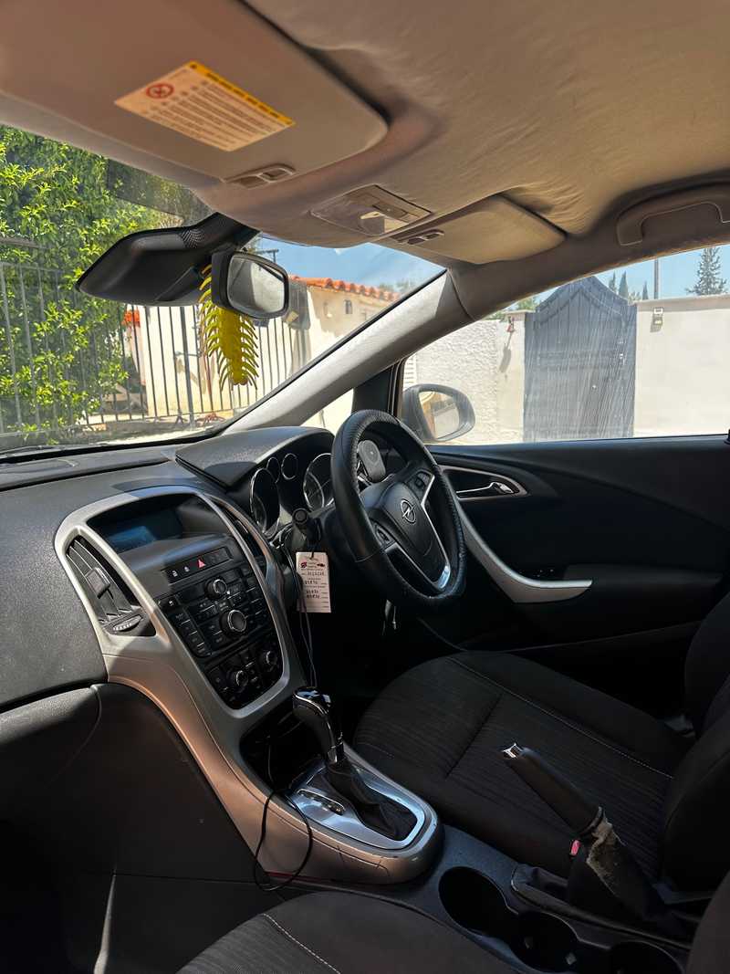 2010 Opel, Vauxhall Astra 1,6L 2010 Cyprus