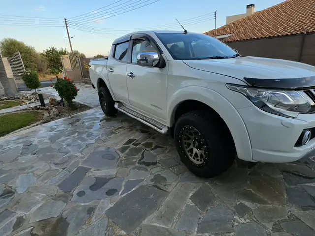 Mitsubishi L200