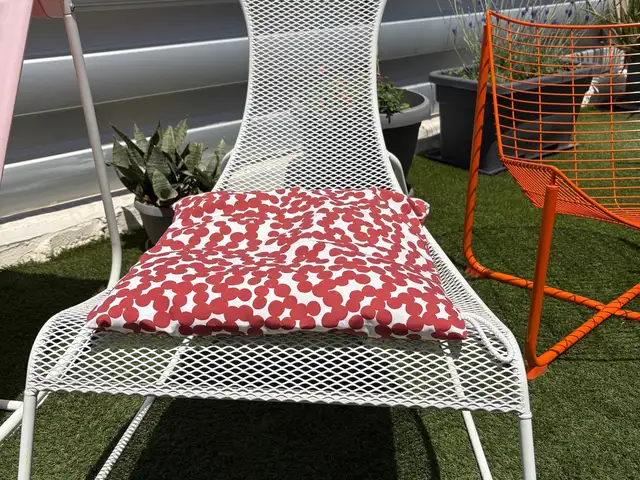 Ikea collectible chair, Επαρχία Λεμεσού — Λεμεσός - Μέσα Γειτονιά