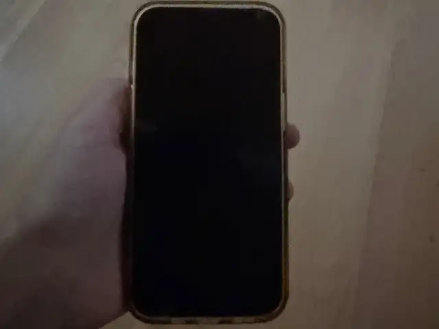 Iphone 11, Nicosia — Strovolos - Enthomar Kyprianos