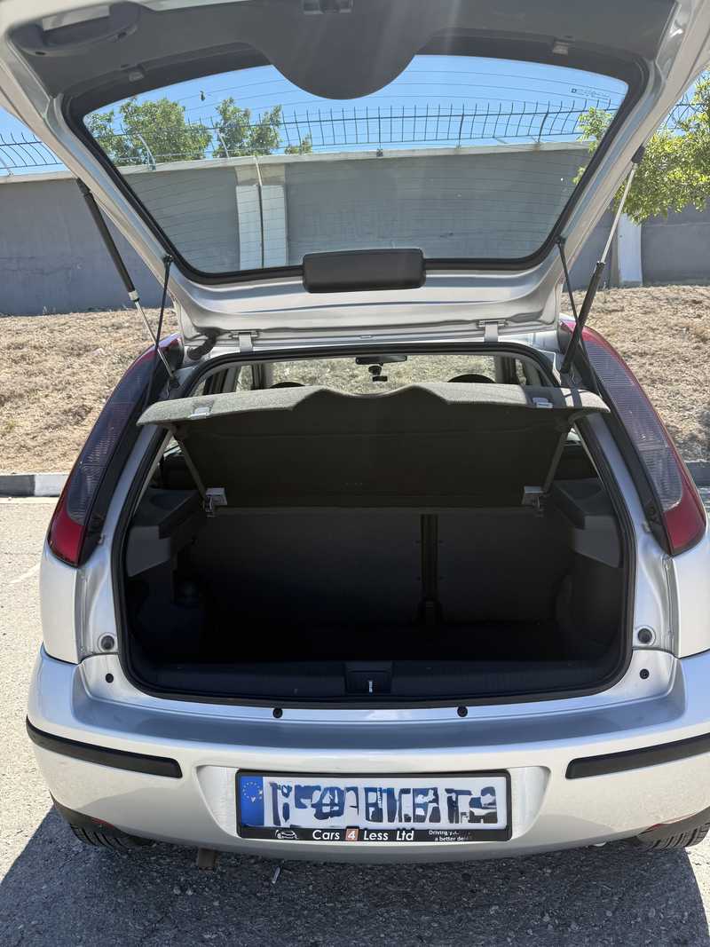 2004 Opel, Vauxhall Corsa 1,2L 2004 Cyprus