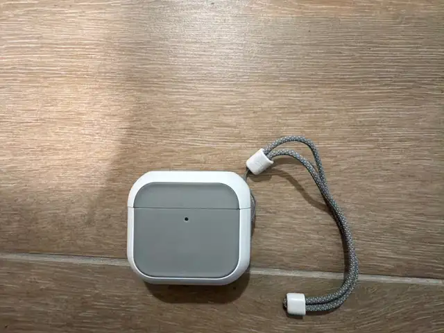 Apple air pods 4 without anc with an esr case, Nicosia — Nicosia - Lykabittos