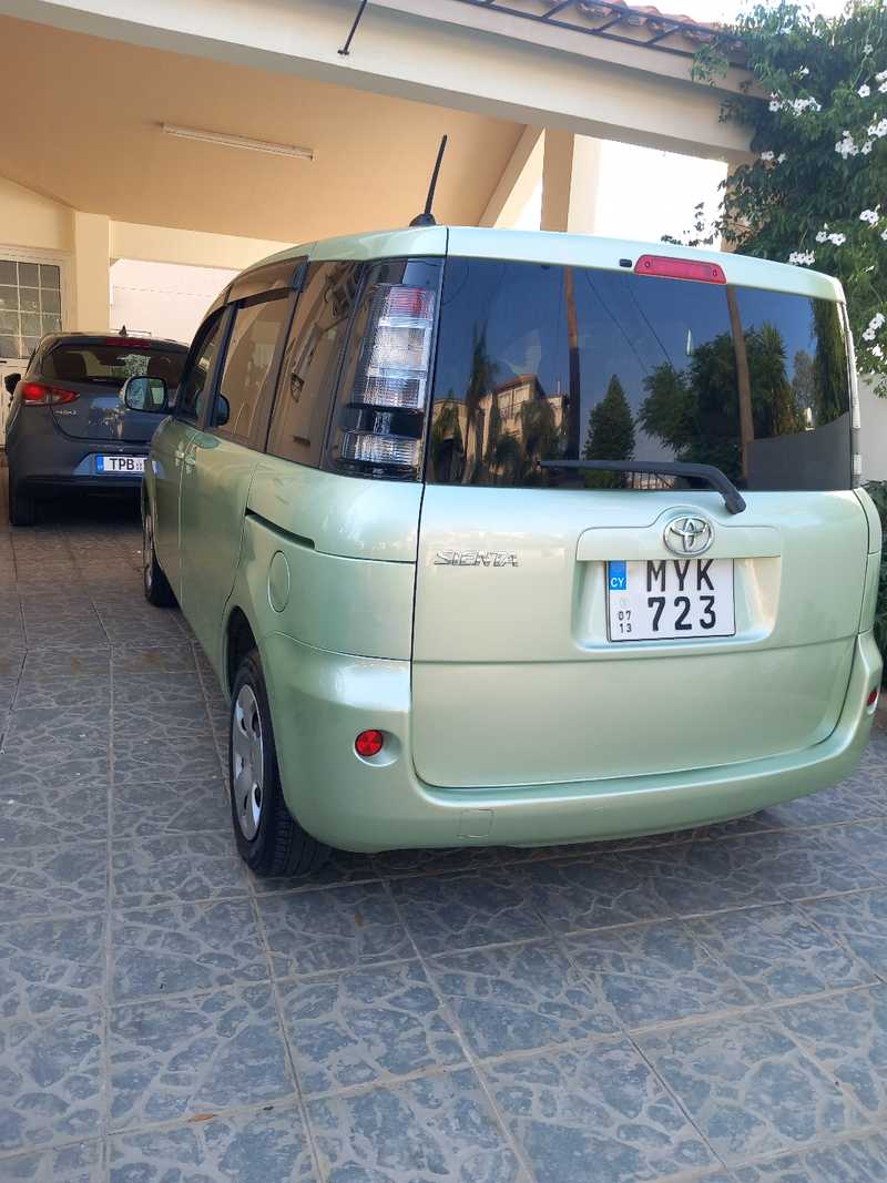 2013 Toyota Sienta 1,5L 2013 Cyprus
