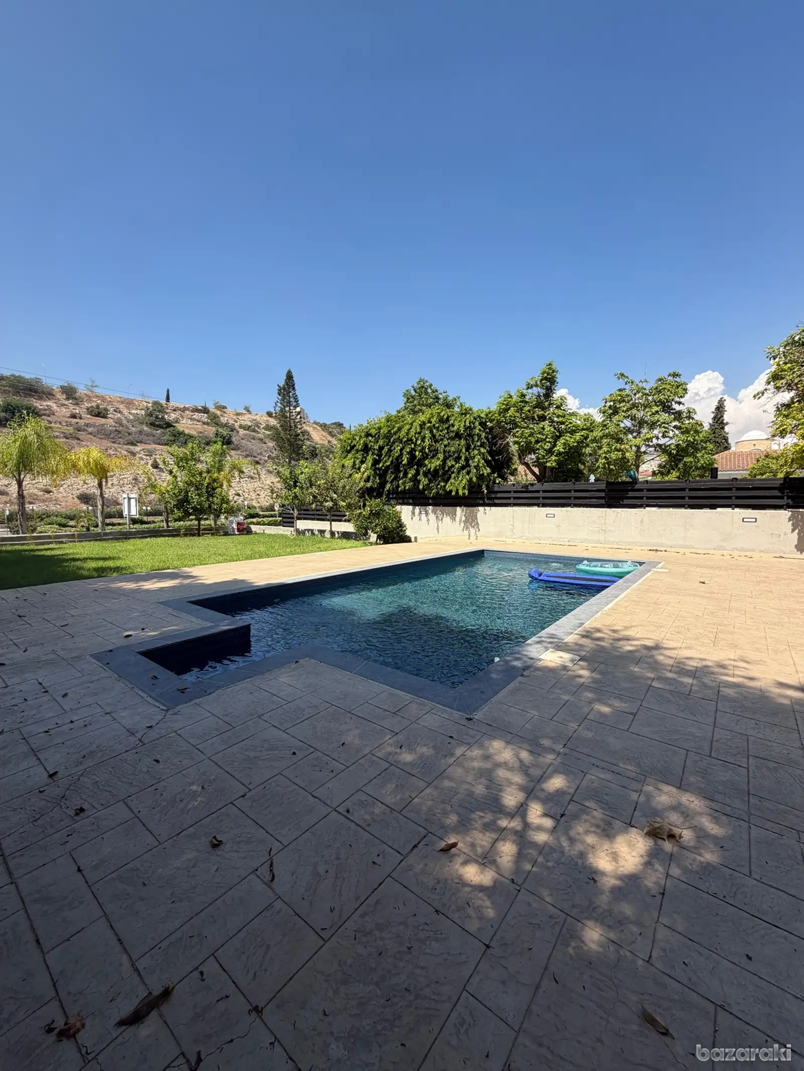 House, 5 bedrooms — 11