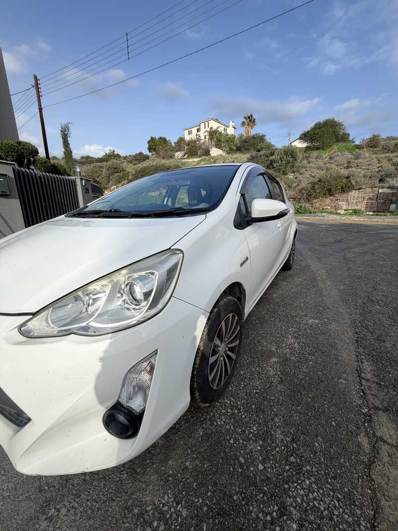 2015 Toyota Aqua 1,5L 2015 Cyprus