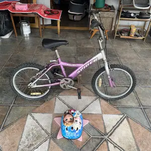 Malibu spider cell 18 kids bmx bike with helmet worth 200, Limassol — Agios Athanasios
