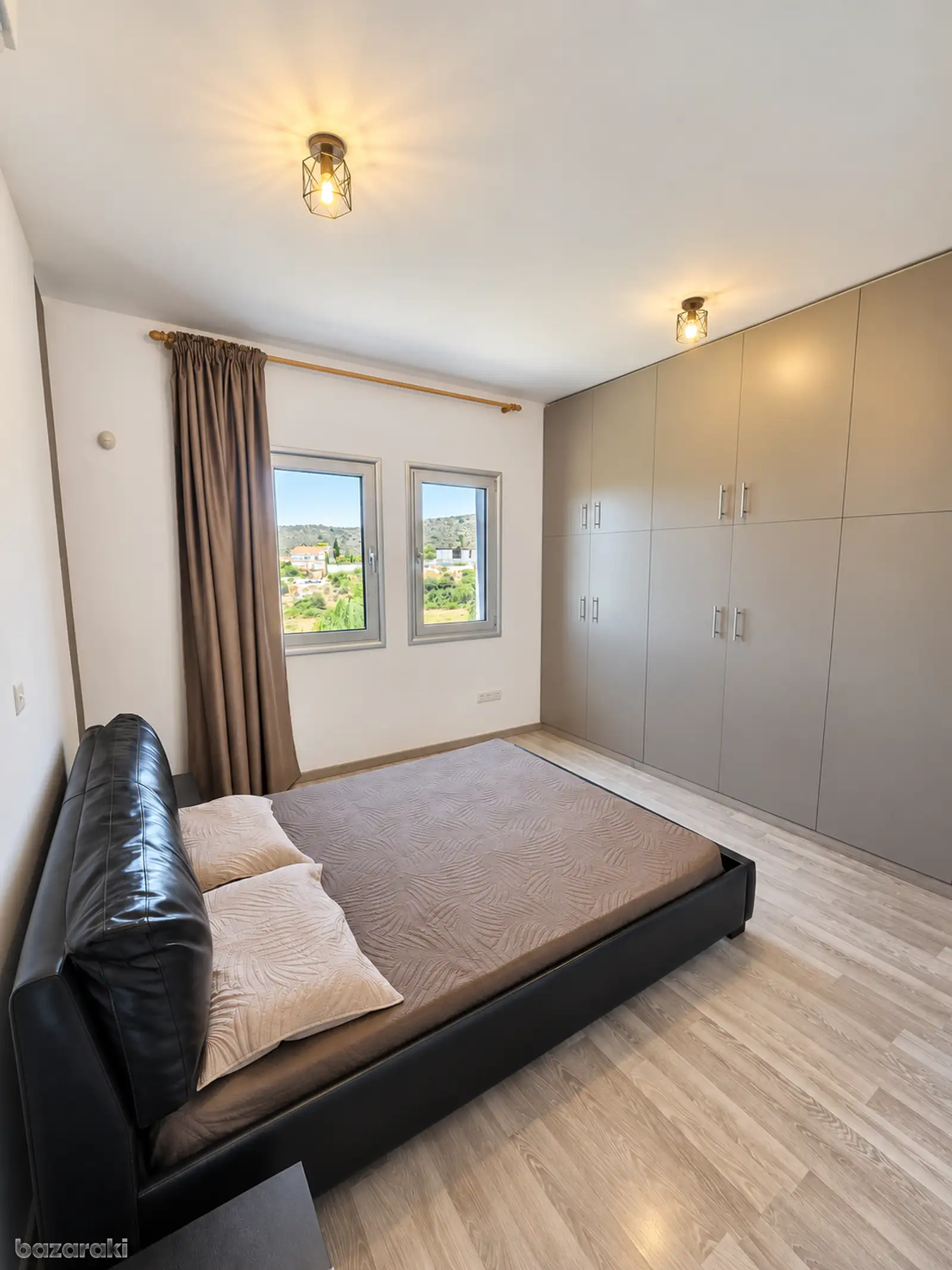 House, 3 bedrooms — 11