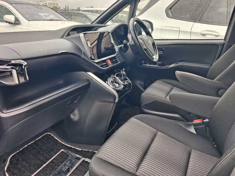 2021 Toyota Voxy 1,8L 2021 Cyprus
