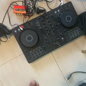 Pioneer dj ddj-flx4 dj controller + headphones, Επαρχία Πάφου — Universal