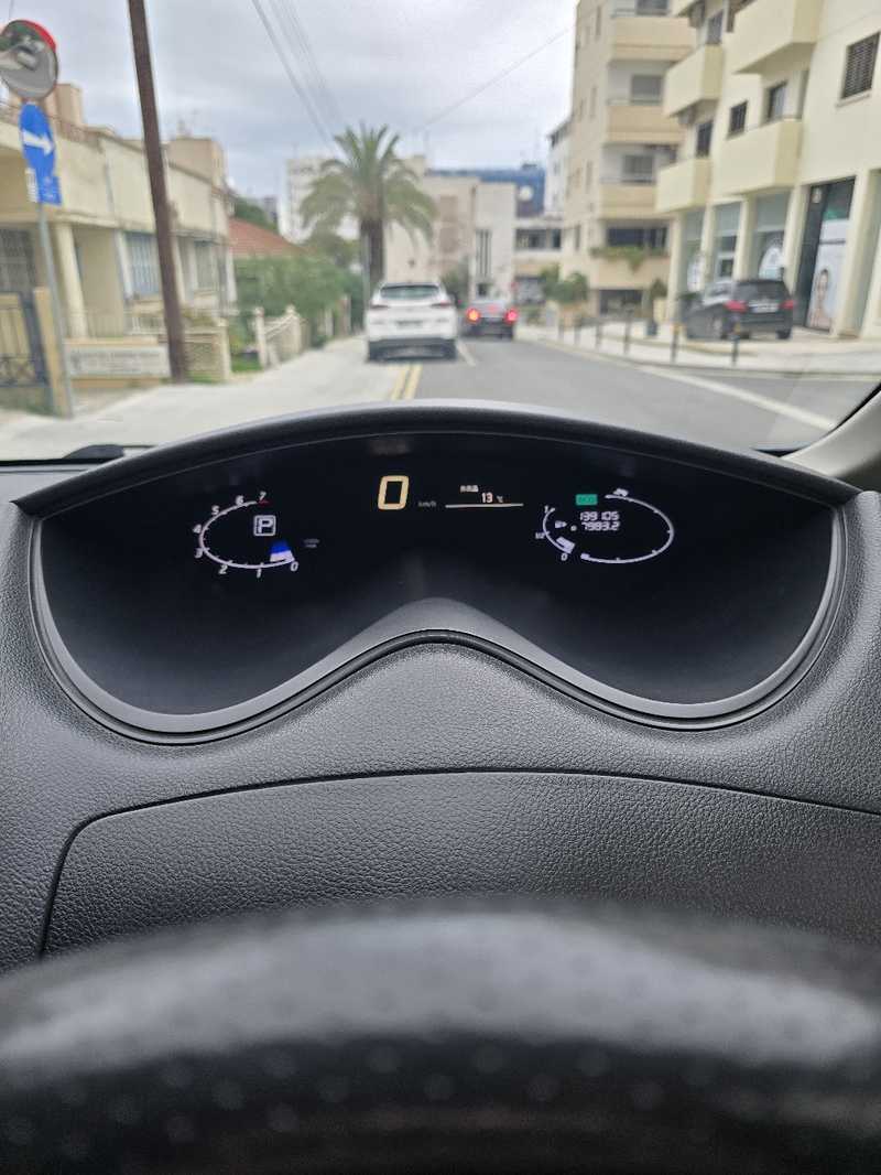 2014 Nissan Serena 2,0L 2014 Cyprus