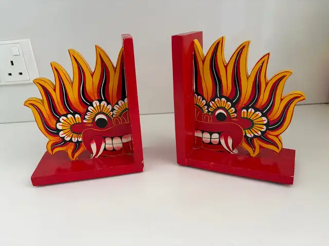 Pair of wooden bookends carved&painted w/traditional gini raksha-fire demon mask, Επαρχία Πάφου — Paphos - Άγιος Θεόδωρος