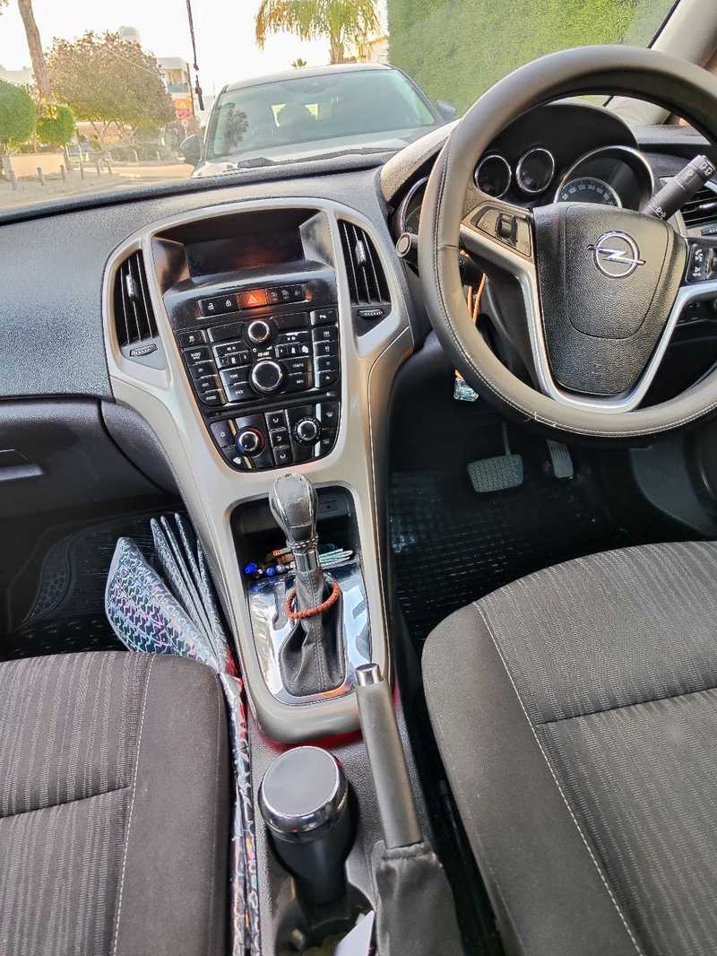2010 Opel, Vauxhall Astra 1,6L 2010 Cyprus