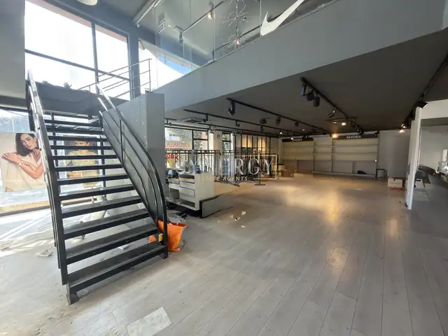 Spacious 445 m2 shop in agioi omologites, Nicosia — Agioi Omologites