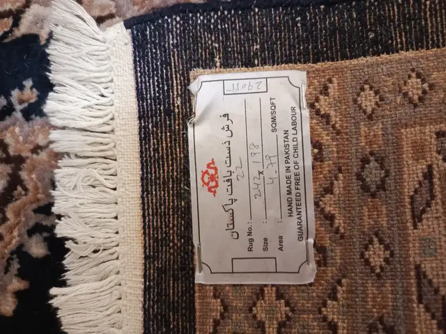 Χαλια 2000 το ενα η και τα τρια μαζι στις 5000, Nicosia — Aglantzia