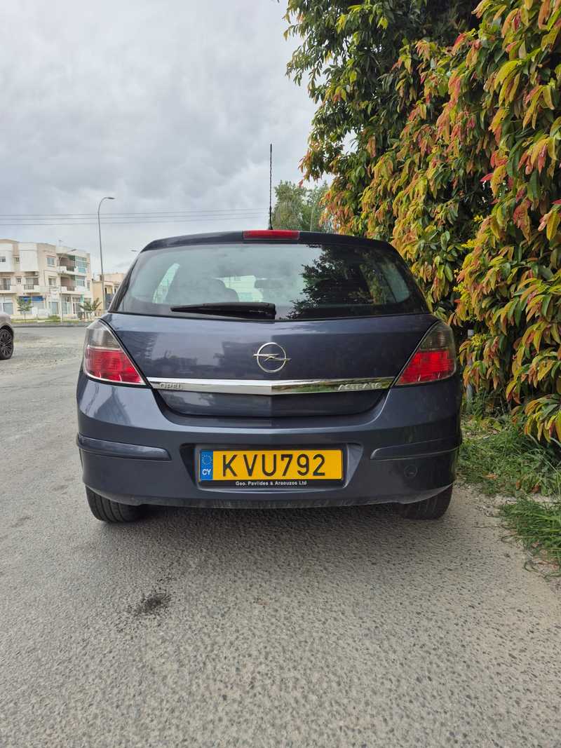 2009 Opel, Vauxhall Astra 1,6L 2009 Cyprus