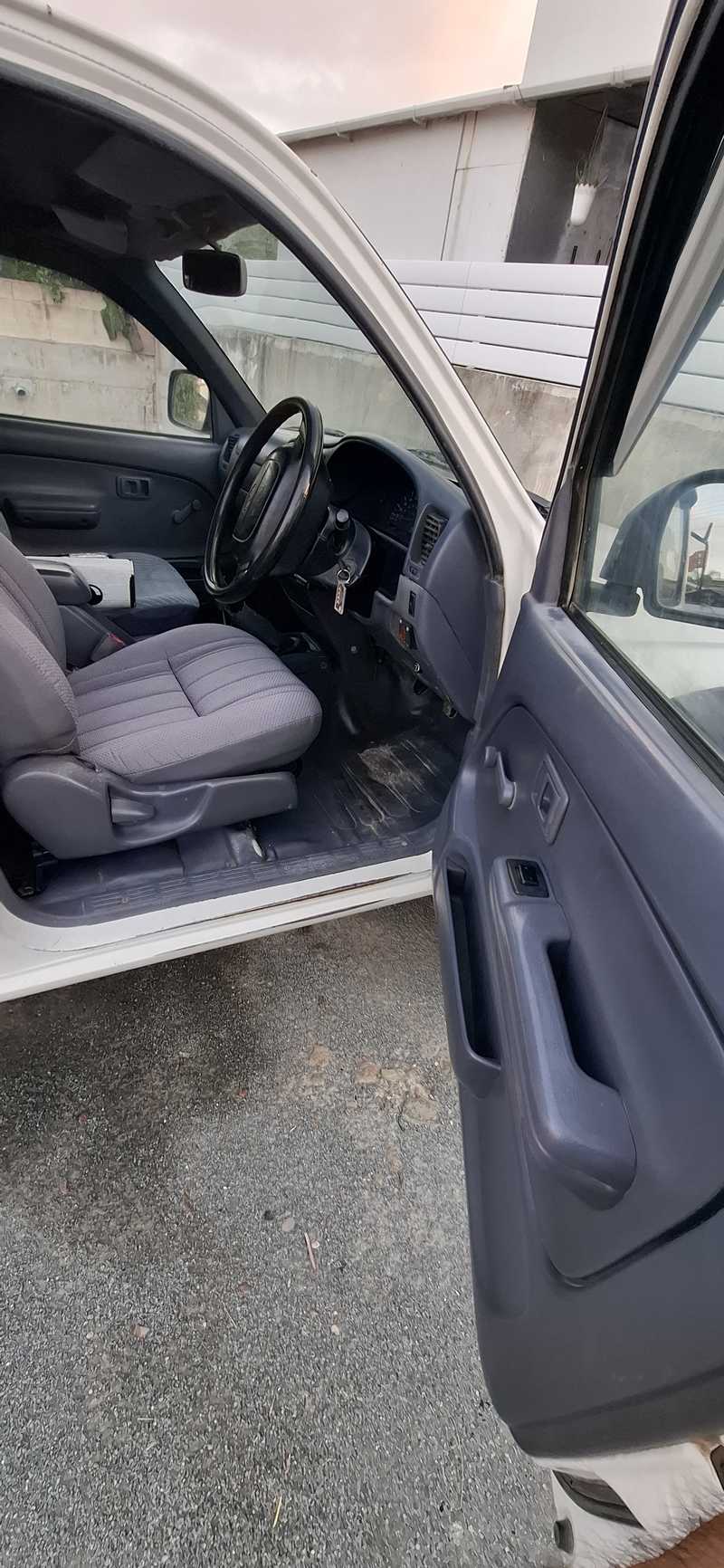 2000 Toyota Hilux 2,4L 2000 Cyprus
