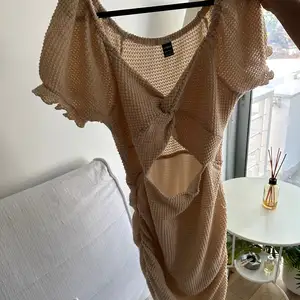 Brown cut out dress, Επαρχία Λευκωσίας — Αγλαντζιά